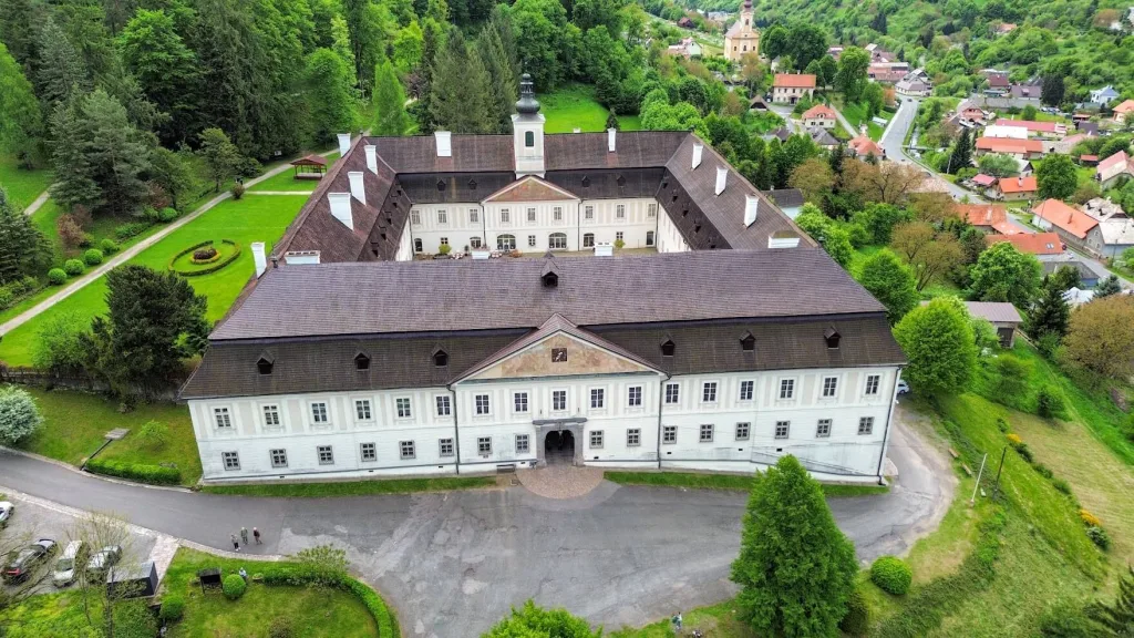 St. Anton hunting chateau photo, photo from drone