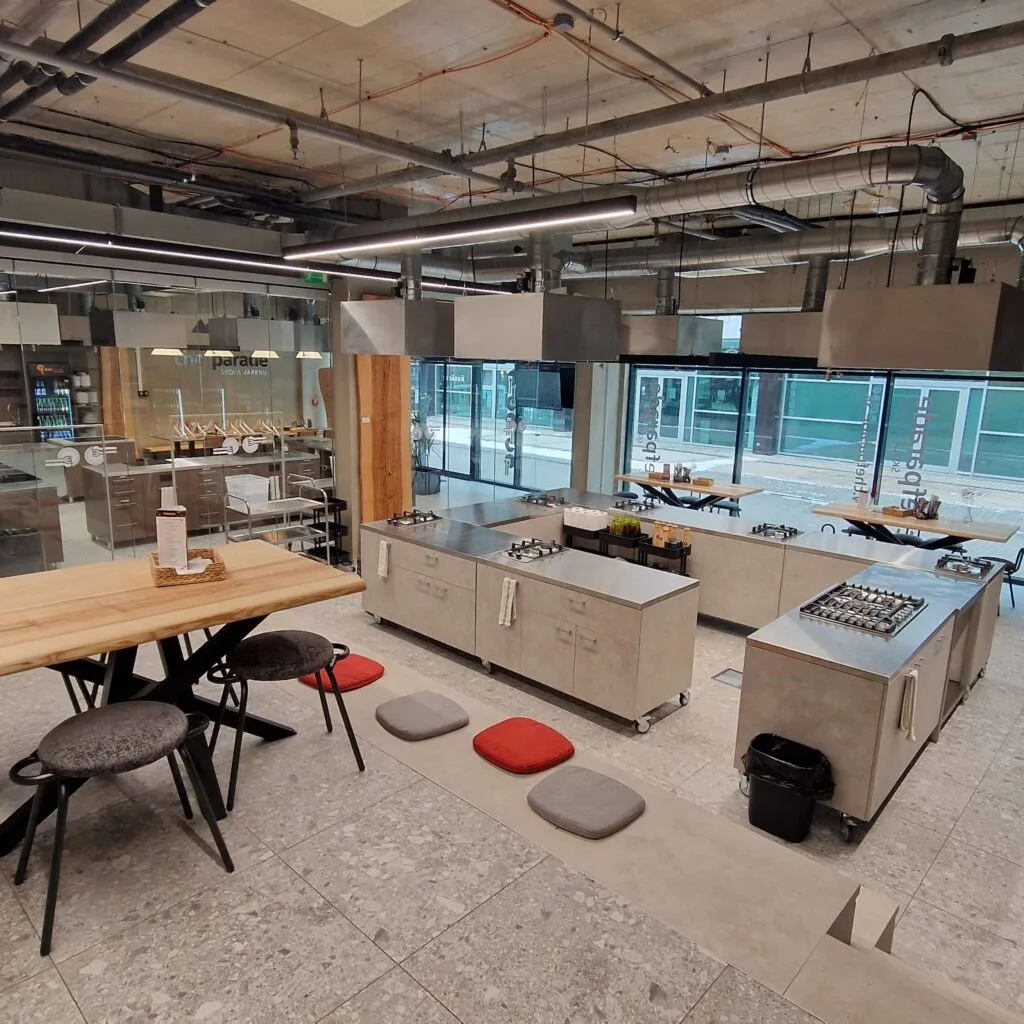 Cocina profesional moderna para clase de cocina en Bratislava