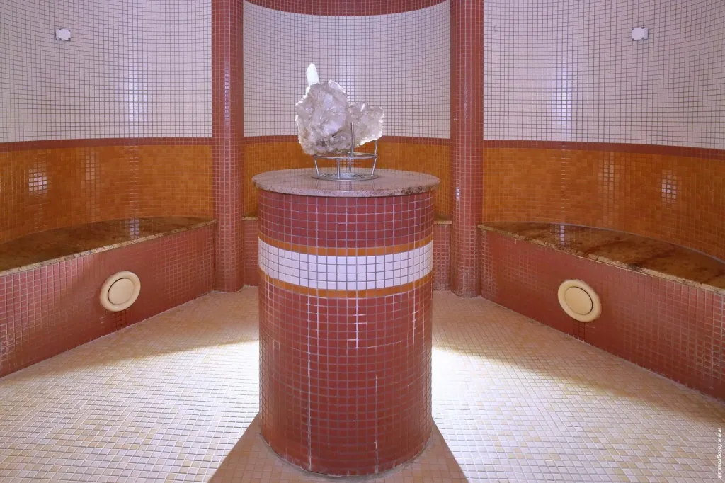 A tiled steam room at the Bojnice spa, with a rock crystal on the central column. Photo: www.fotogross.sk.